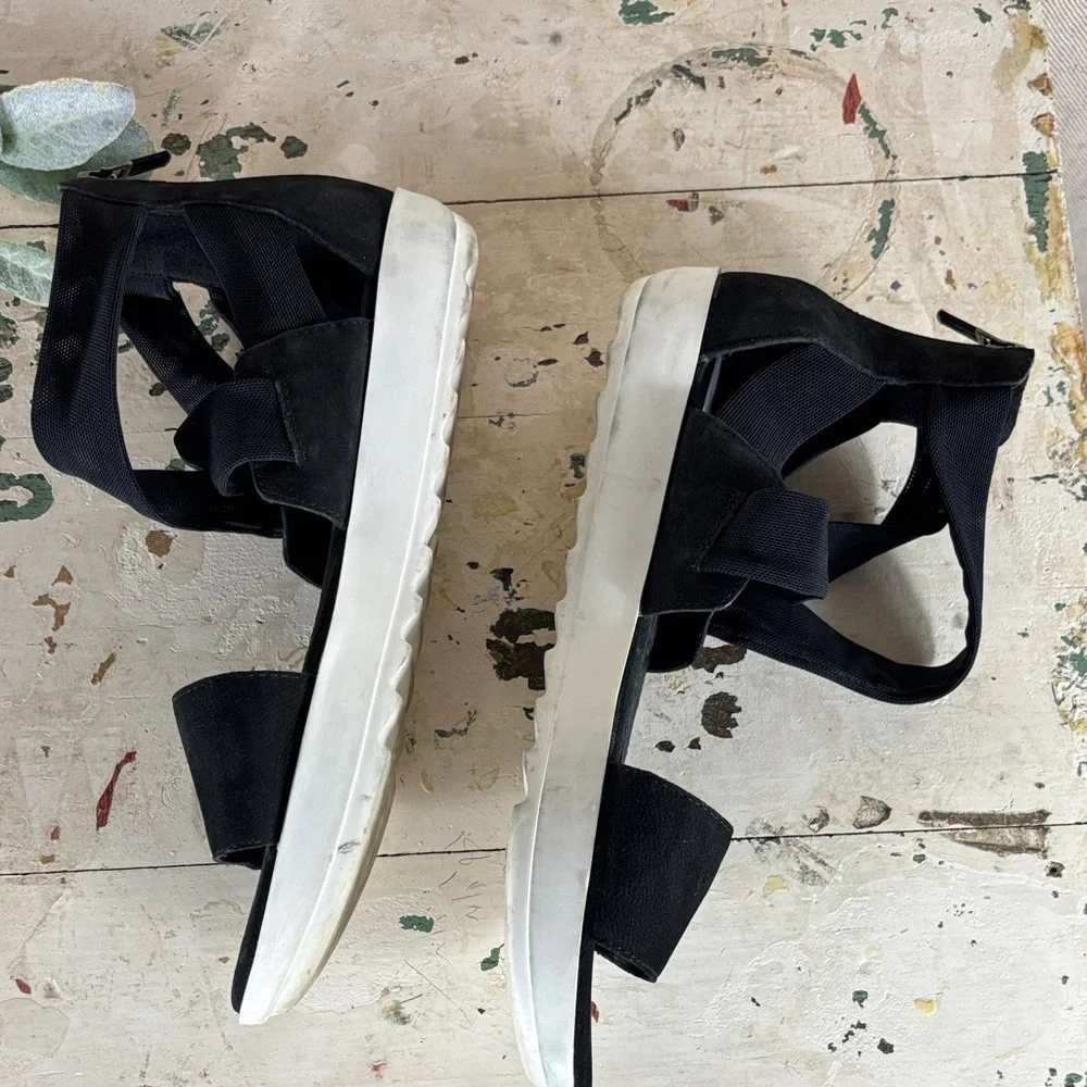 Eileen Fisher > Black and White Women's Sandals 9